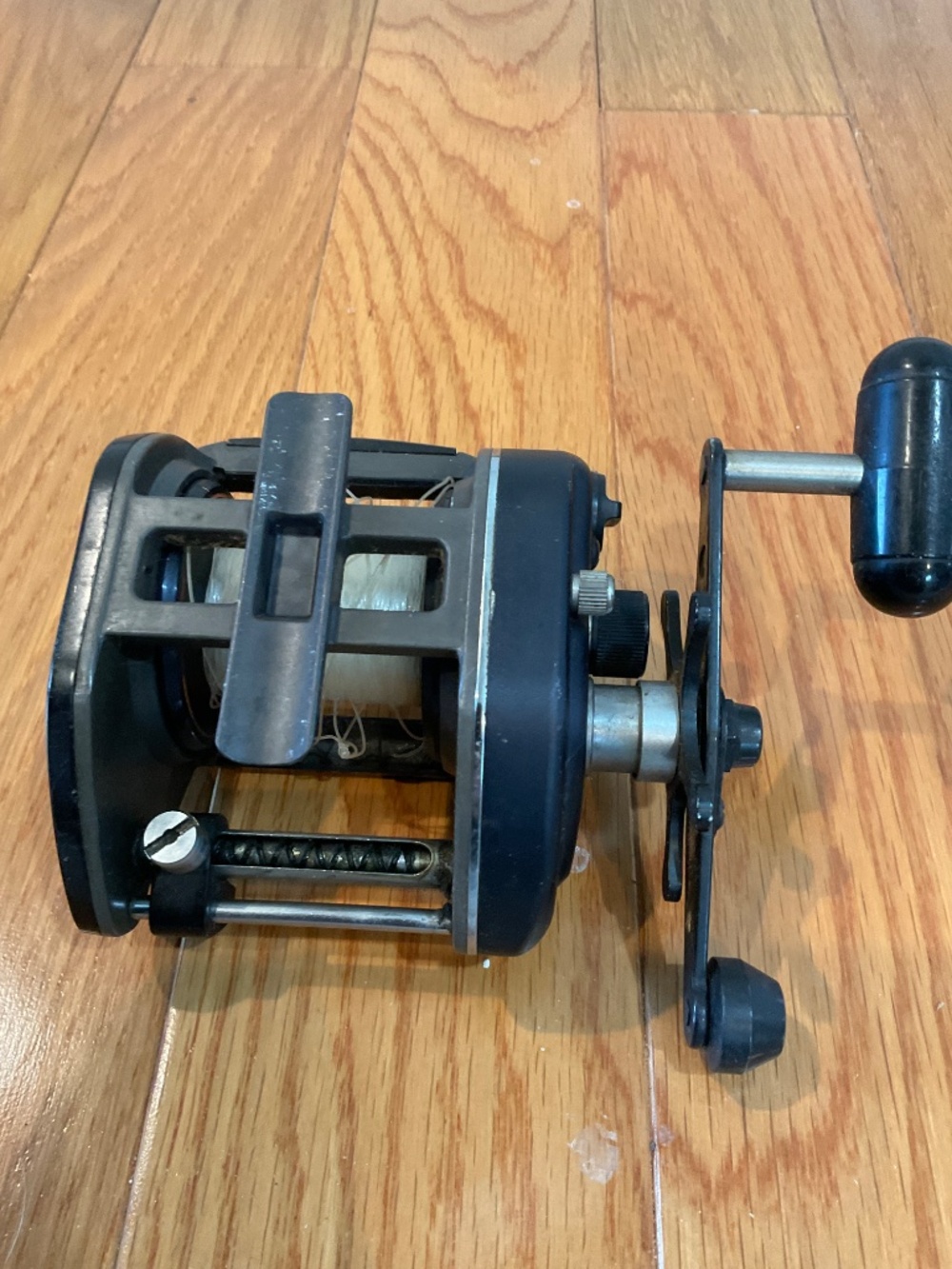 Black Daiwa Procaster Magforce PMF57H Bait Casting Reel - Picture 3 of 3